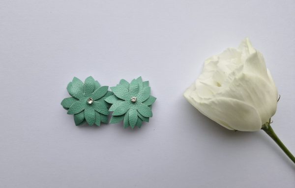 Puķu auskari mint