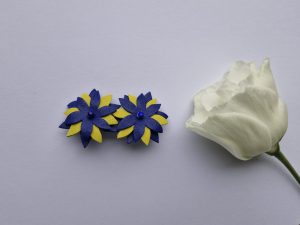 Puķu auskari Ukrainas karogs