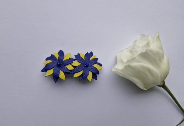 Puķu auskari Ukrainas karogs